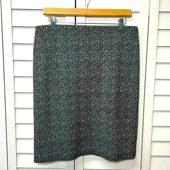 Nine West Pull On Textured Stretch Pencil Skirt Size Medium Black & White - Picture 1 of 7